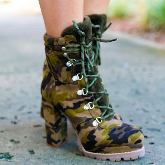 𝙇𝙖𝙨𝙩 6.5 & 8🖤Camouflage Lace Up Lug Platform - Picture 6 of 6